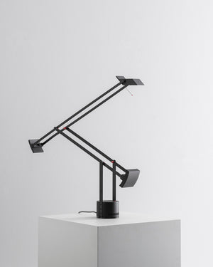 Adjustable Counterweight Table Lamp | Tizio