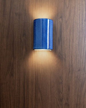 Short curved ceramic wall light in snow cone finish